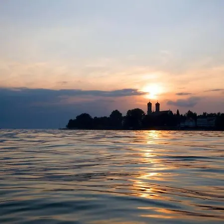 Apartment Auszeit Seeperle: Lakeside Retreat With Sunny Terrace Friedrichshafen